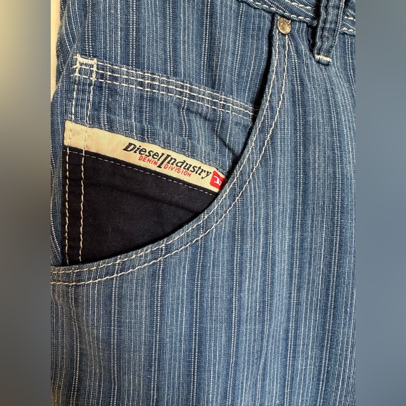 Men’s Diesel Stripped Shorts - Picture 2 of 3